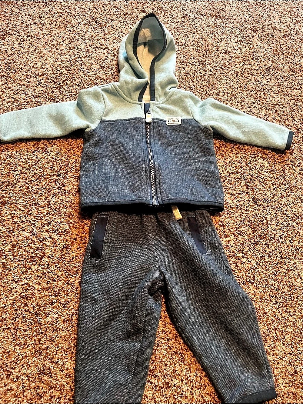 Carter's Baby 9M Hooded Matching Set Like New